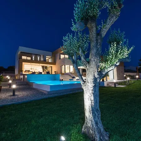Villa Four Season